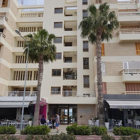 Haig'S Dream Flat On The Beach Larnaca Eksteriør billede