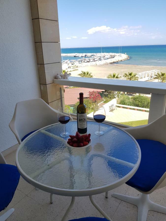 Haig'S Dream Flat On The Beach Larnaca Eksteriør billede