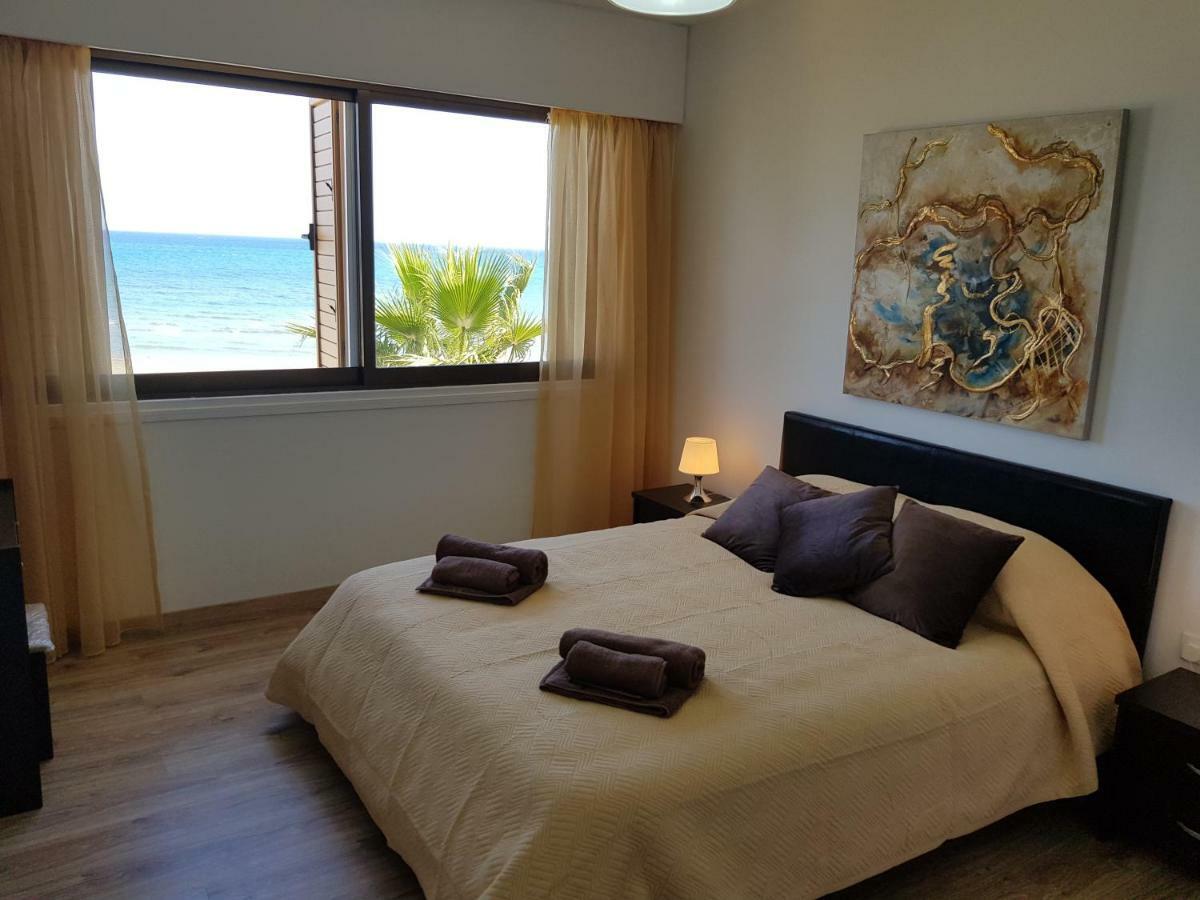 Haig'S Dream Flat On The Beach Larnaca Eksteriør billede