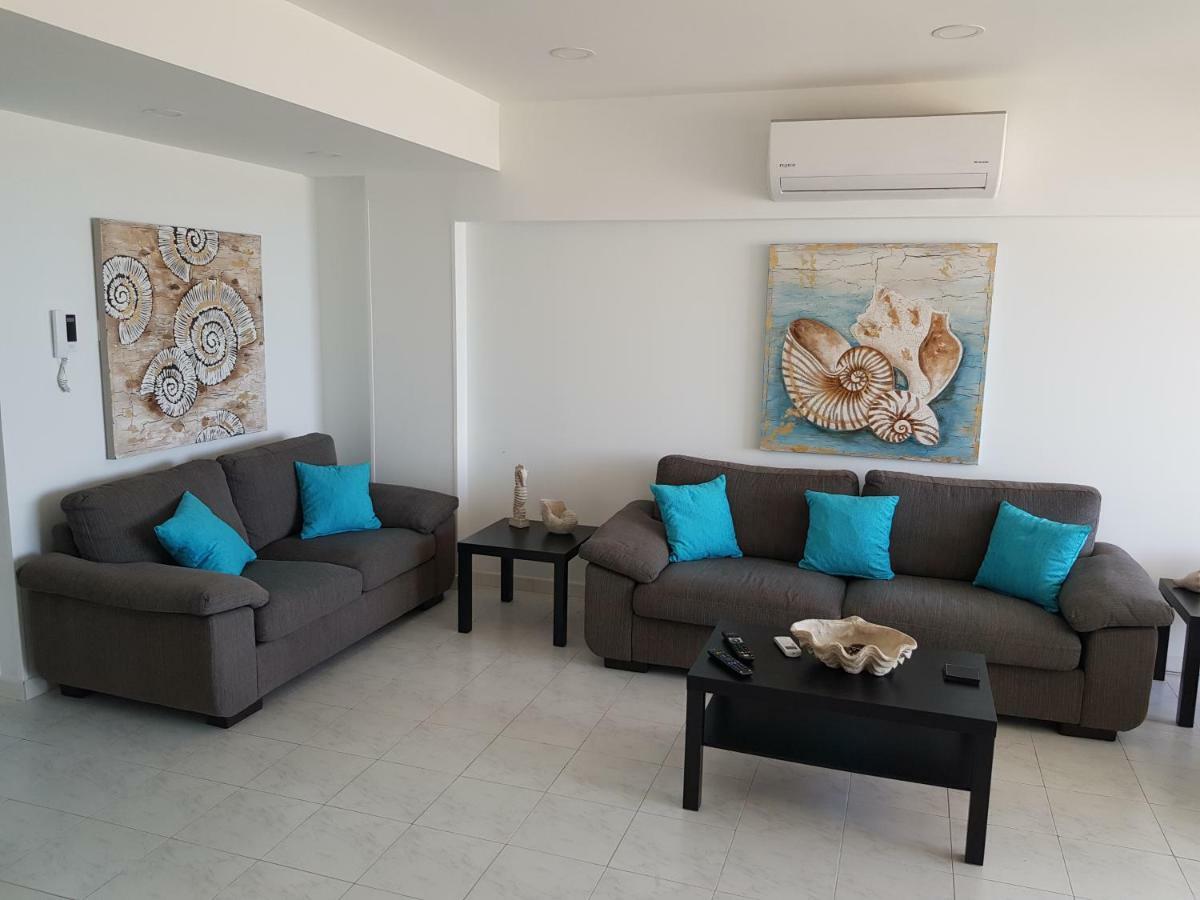 Haig'S Dream Flat On The Beach Larnaca Eksteriør billede