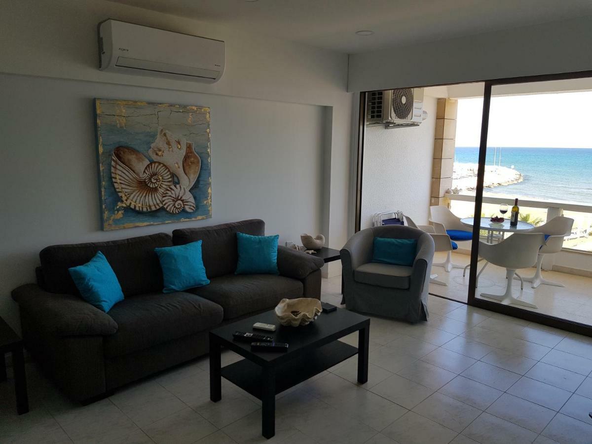 Haig'S Dream Flat On The Beach Larnaca Eksteriør billede
