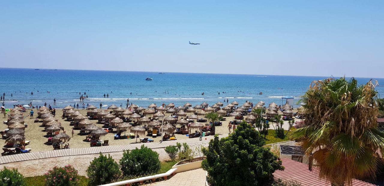Haig'S Dream Flat On The Beach Larnaca Eksteriør billede